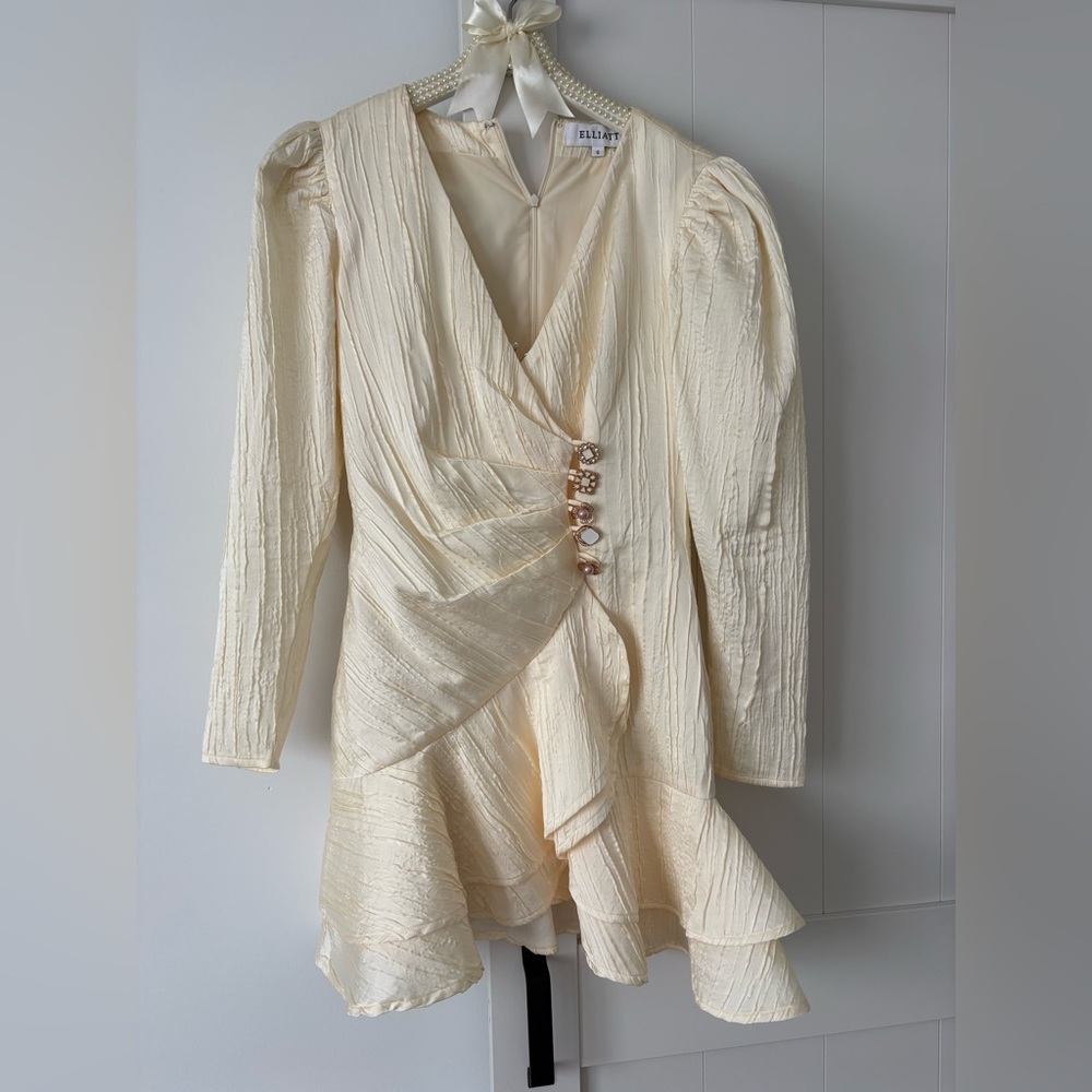 Elliatt Cream Textured Long Sleeve Dress
